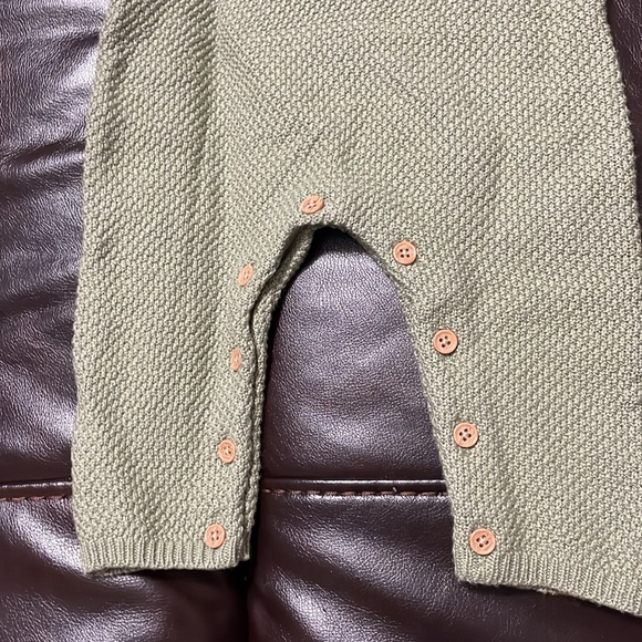 Two Modern Moments Sweater Type Onsies 0-3 months and 6-9 months - Picture 10 of 14